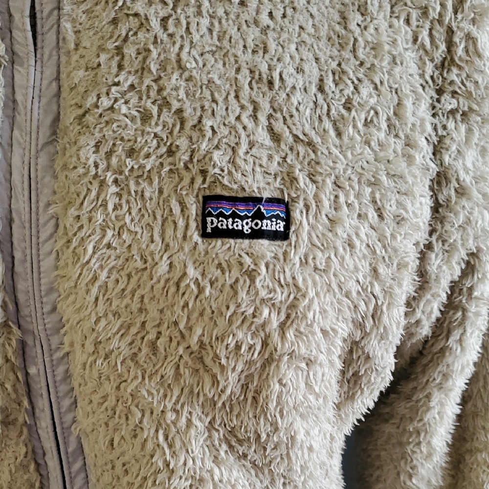 Patagonia Women's Soft Cream Teddy Jacket - Picture 5 of 15